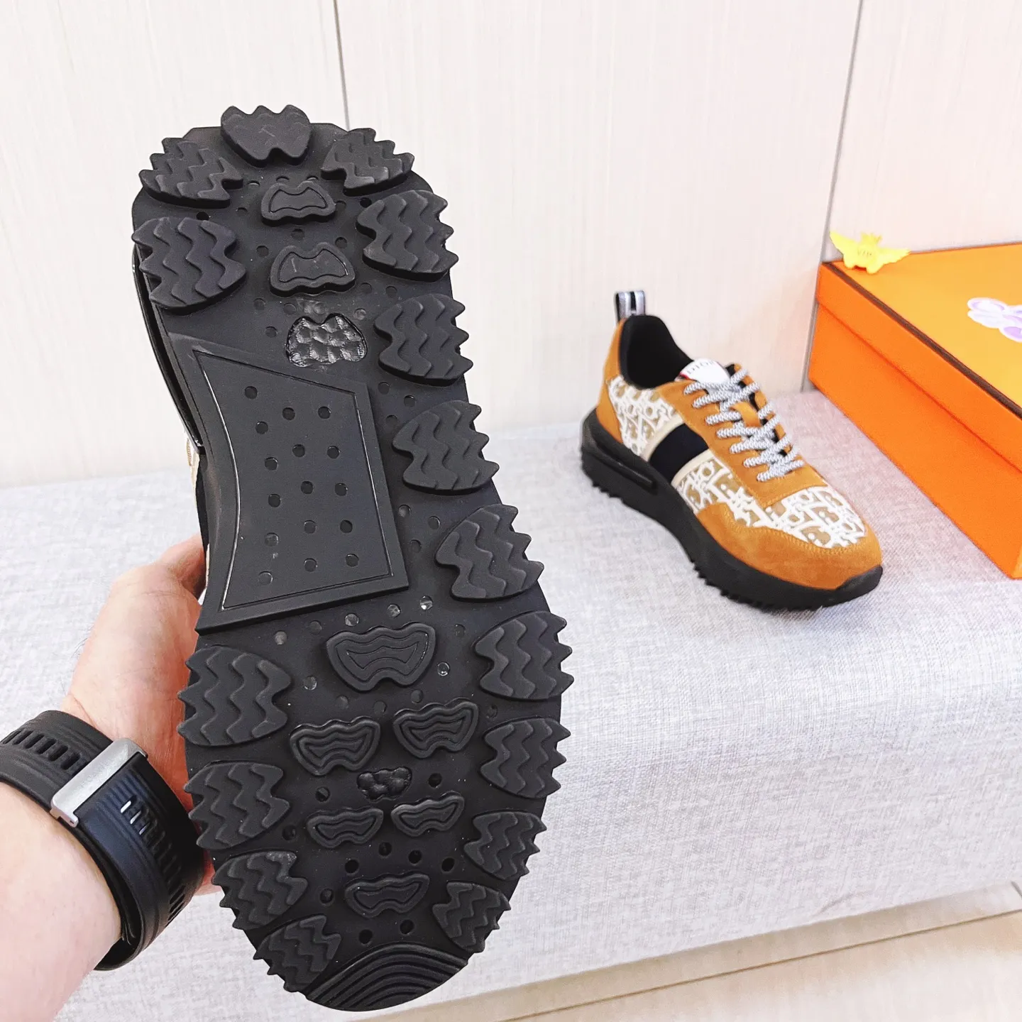 Men's shoes 💰 460 men's shoes 💰【 Dior 】🔥 High-end men's shoes brand official website 1:1 latest masterpiece: the upper is made of frosted cowhide imported from Italy with a comfortable and breathable lining ➕ Made of the original non-slip and wear-resistant outsole 🔥, making walking more convenient and comfortable! An exclusive new model, a stunning work, a beautiful 1:1 replica [color] compared to the official quality! Create a fashionable personality to set off your uniqueness! A must-have for trendy men! Classic 🔥Size: 38-44 Color: 🔥 2⃣️colors available🔥.